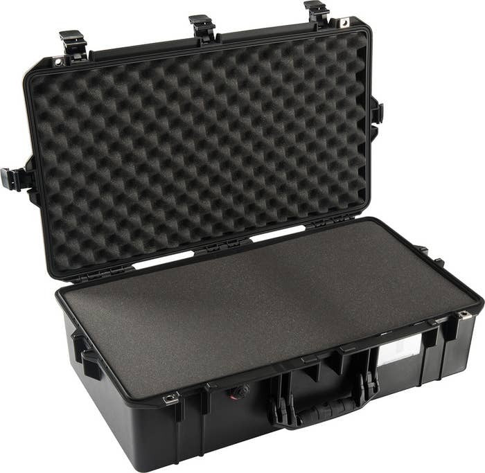 Pelican 1605 AIR Camera Hard Case with foam (BLACK)